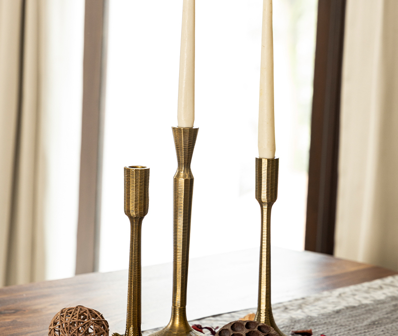 Festive Table Styling: Candlelight and Form as Anchors of Celebration